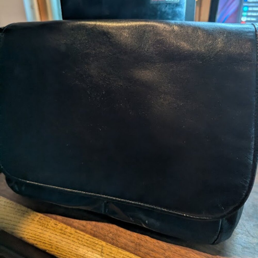 Uruguayan Leather Black Flip Cover Ladies Bag